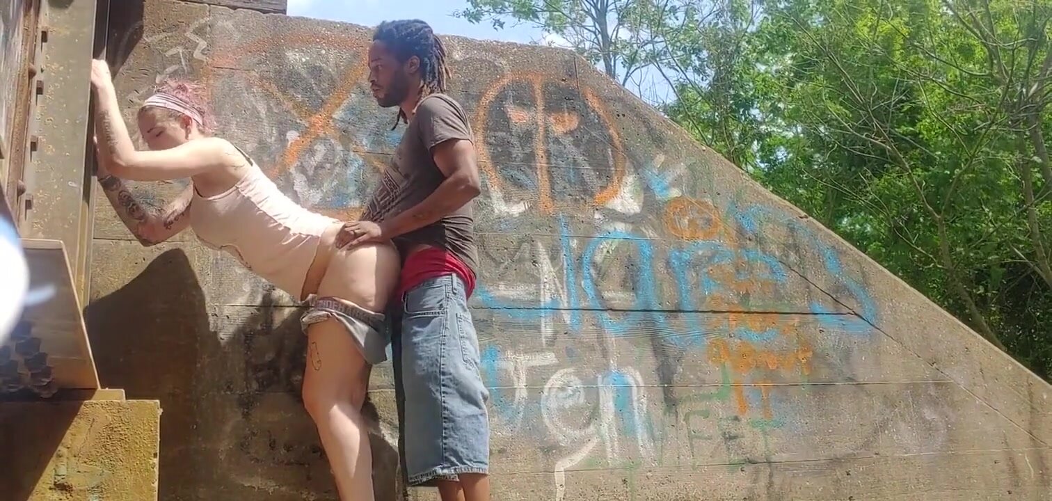 Interracial couple quick outdoor shag picture